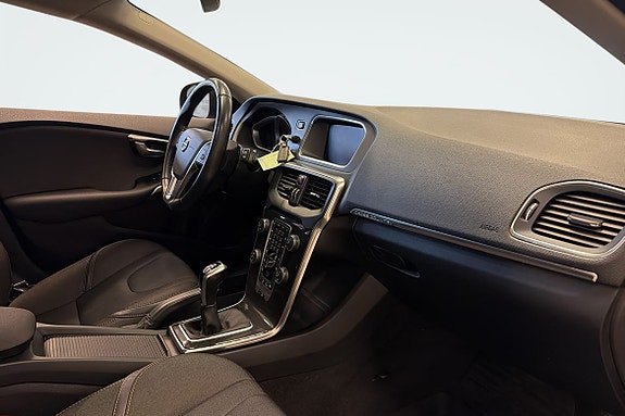 Volvo V40 Cross Country 9 of 17