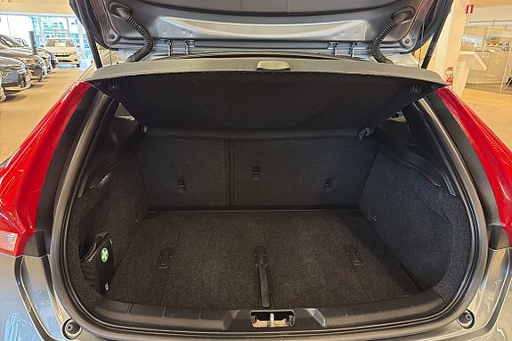 Volvo V40 Cross Country 12 of 17