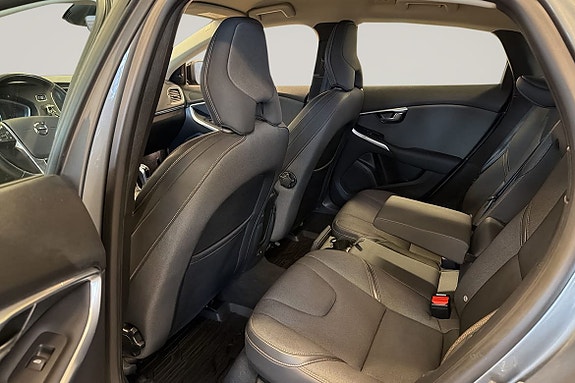 Volvo V40 Cross Country 7 of 17