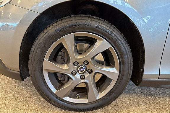 Volvo V40 Cross Country 11 of 17