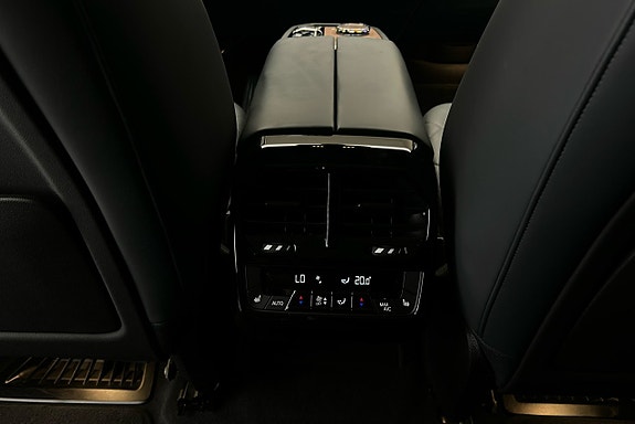 BMW iX 24 of 30