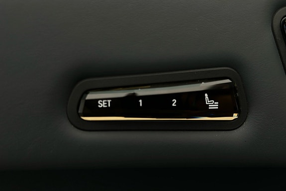 BMW iX 20 of 30