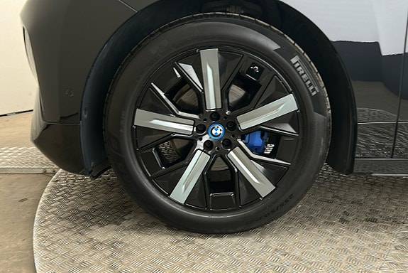 BMW iX 12 of 30