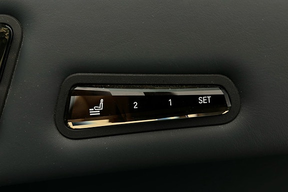 BMW iX 21 of 30