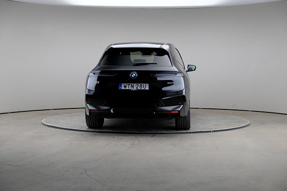 BMW iX 5 of 30