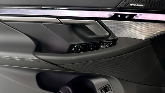 BMW 530e 11 of 12