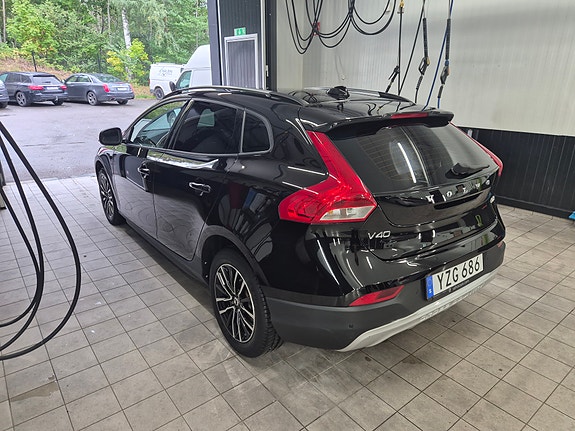 Volvo V40 Cross Country 3 of 5