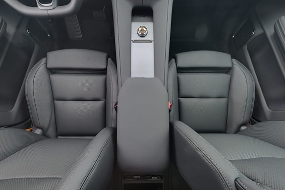 Polestar 4 9 of 9