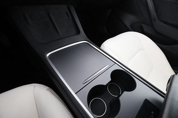 Tesla Model 3 25 of 30