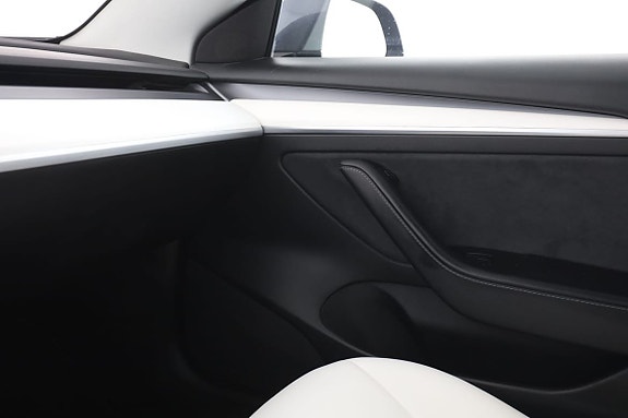 Tesla Model 3 28 of 30