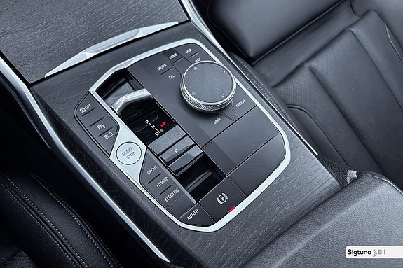 BMW 330e 20 of 30