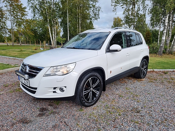 Volkswagen Tiguan 2 of 24