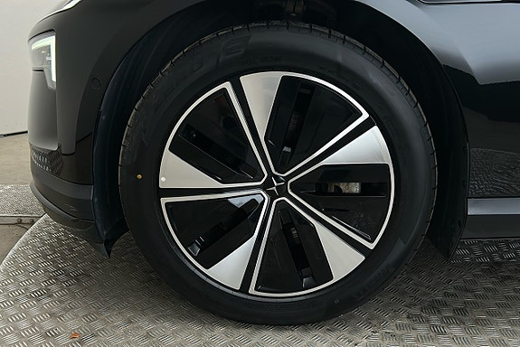 Polestar 4 12 of 30