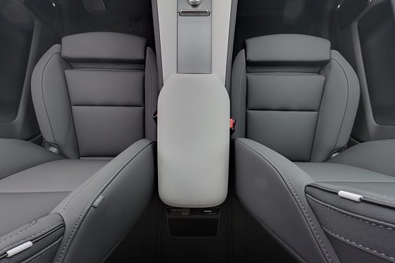 Polestar 4 9 of 9