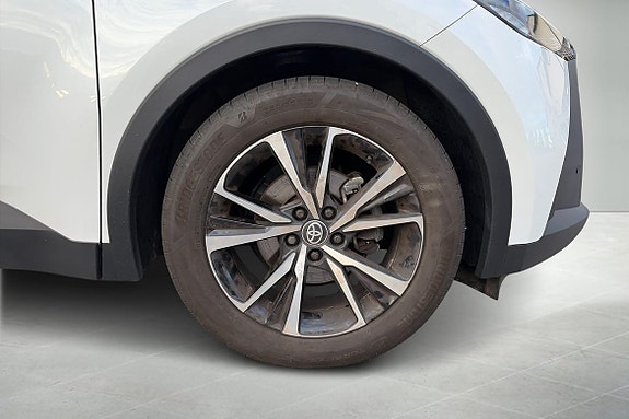 Toyota C-HR 16 of 21