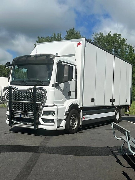 MAN TGS 18.400 4x2 skåpbil med PLS-skåp och bakgavellyft