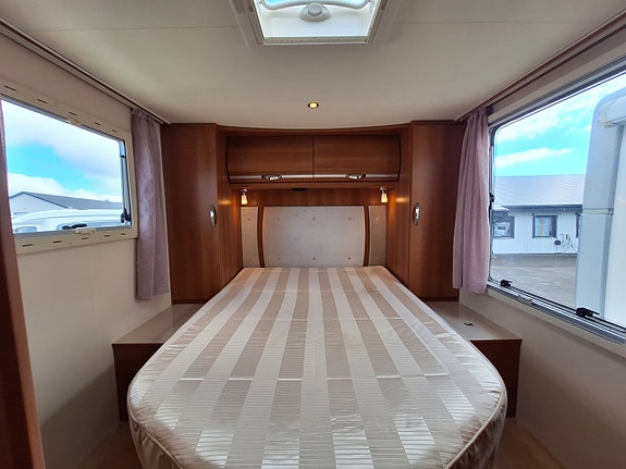 Rapido I 990 DF Queenbädd, Solcell 15 of 24