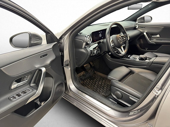 Mercedes-Benz A180 8 of 27
