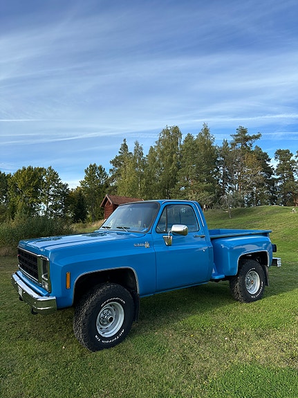 Chevrolet K10 2 of 14