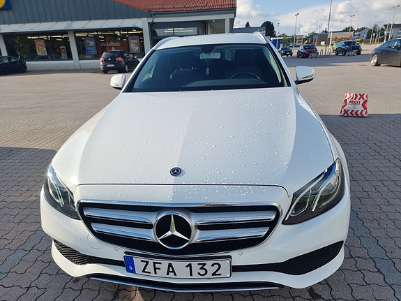 Mercedes-Benz E220 3 of 7