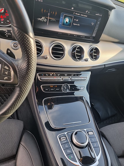 Mercedes-Benz E220 4 of 7