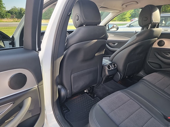 Mercedes-Benz E220 5 of 7