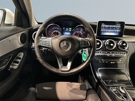 Mercedes-Benz C350 9 of 23