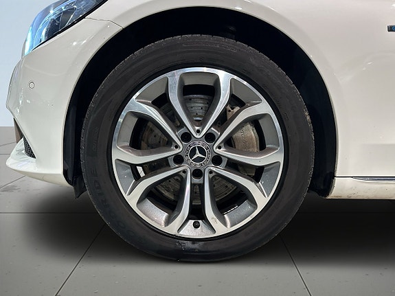 Mercedes-Benz C350 14 of 23