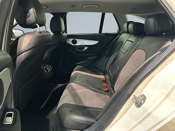 Mercedes-Benz C350 13 of 23
