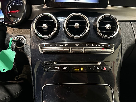 Mercedes-Benz C350 15 of 23