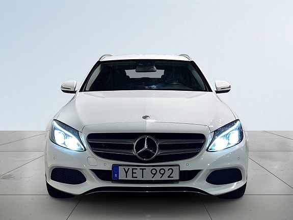 Mercedes-Benz C350 2 of 23