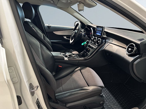 Mercedes-Benz C350 10 of 23