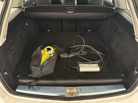 Mercedes-Benz C350 18 of 23