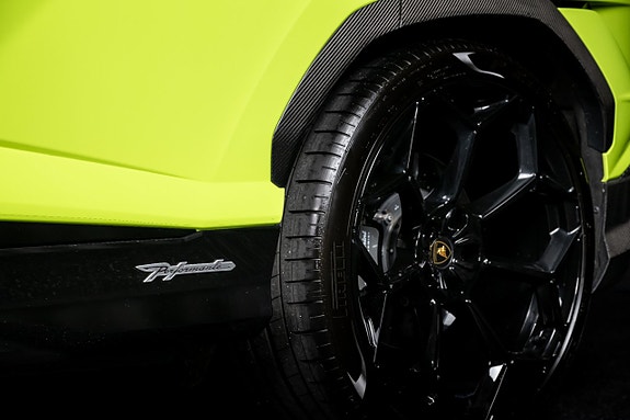 Lamborghini Urus 11 of 23