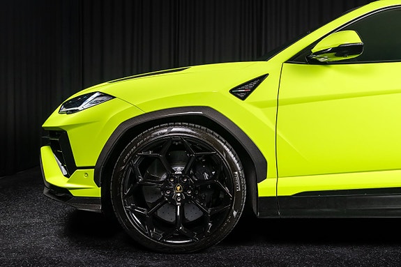 Lamborghini Urus 4 of 23
