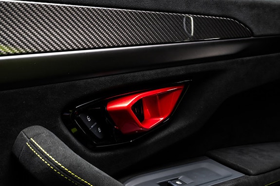Lamborghini Urus 17 of 23