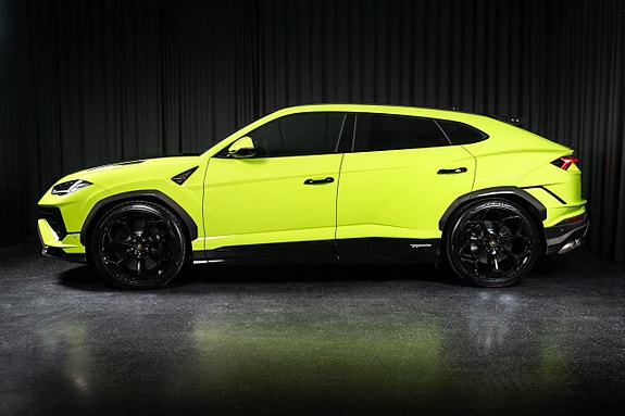 Lamborghini Urus 3 of 23