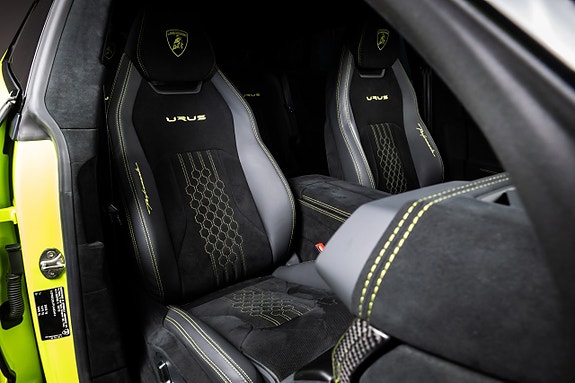 Lamborghini Urus 16 of 23