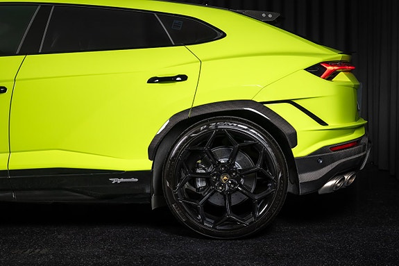 Lamborghini Urus 5 of 23