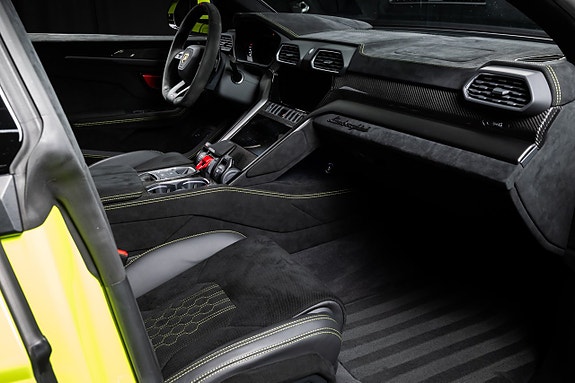 Lamborghini Urus 22 of 23