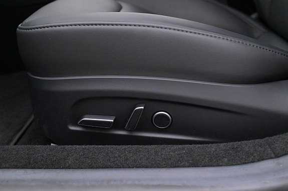 Tesla Model 3 10 of 27