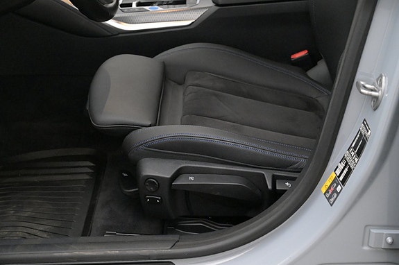 BMW i4 12 of 27