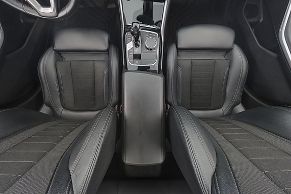 BMW 330e 14 of 27
