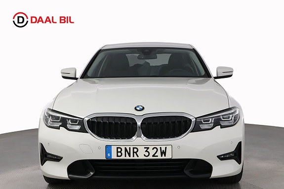 BMW 330e 2 of 27