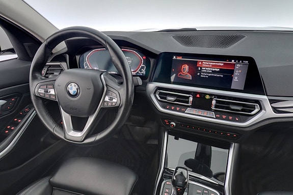 BMW 330e 15 of 27