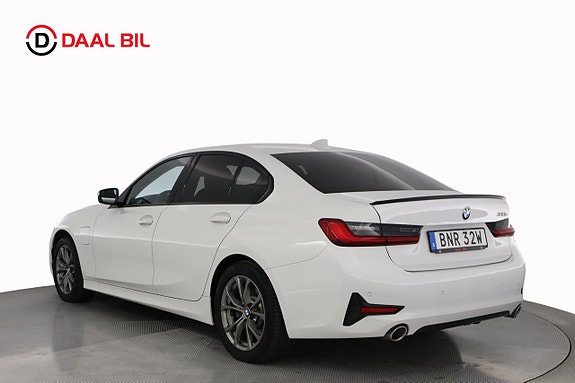 BMW 330e 8 of 27