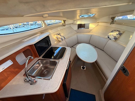 Bayliner 245 Ciera – 2004 | Volvo Penta KAD 32 4 of 12