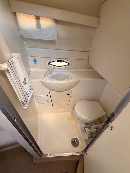 Bayliner 245 Ciera – 2004 | Volvo Penta KAD 32 8 of 12