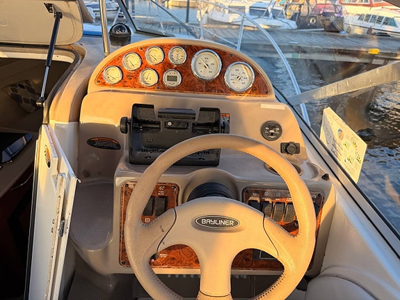 Bayliner 245 Ciera – 2004 | Volvo Penta KAD 32 12 of 12