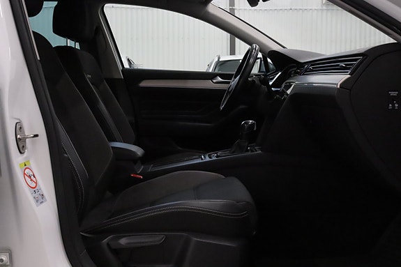 Volkswagen Passat Alltrack 13 of 30